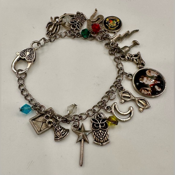 Harry Potter Charm Bracelet - Horcrux - Owl - Snake - Sorting Hat - EUC - Picture 9 of 15